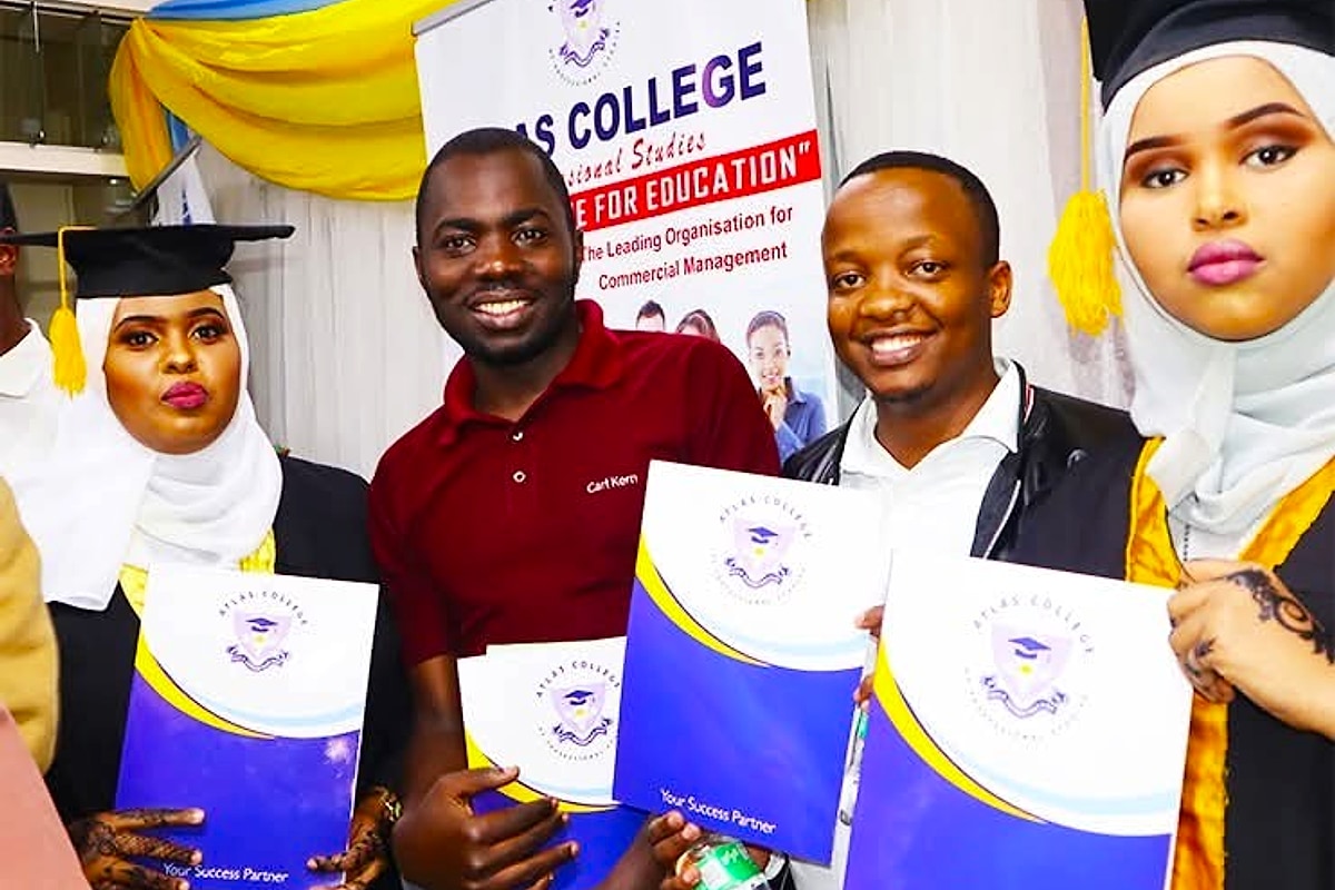 Atlas College students and mentors collaborating